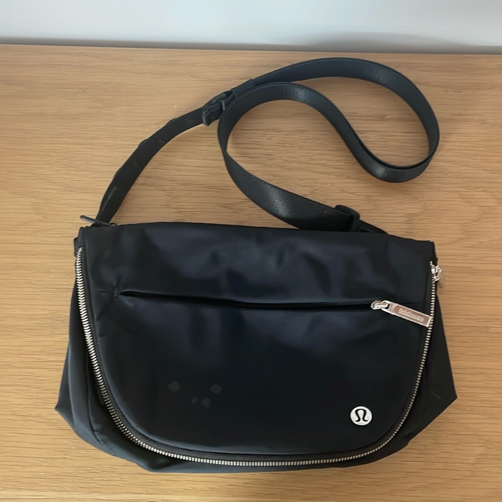Lululemon All Night festival bag 5L